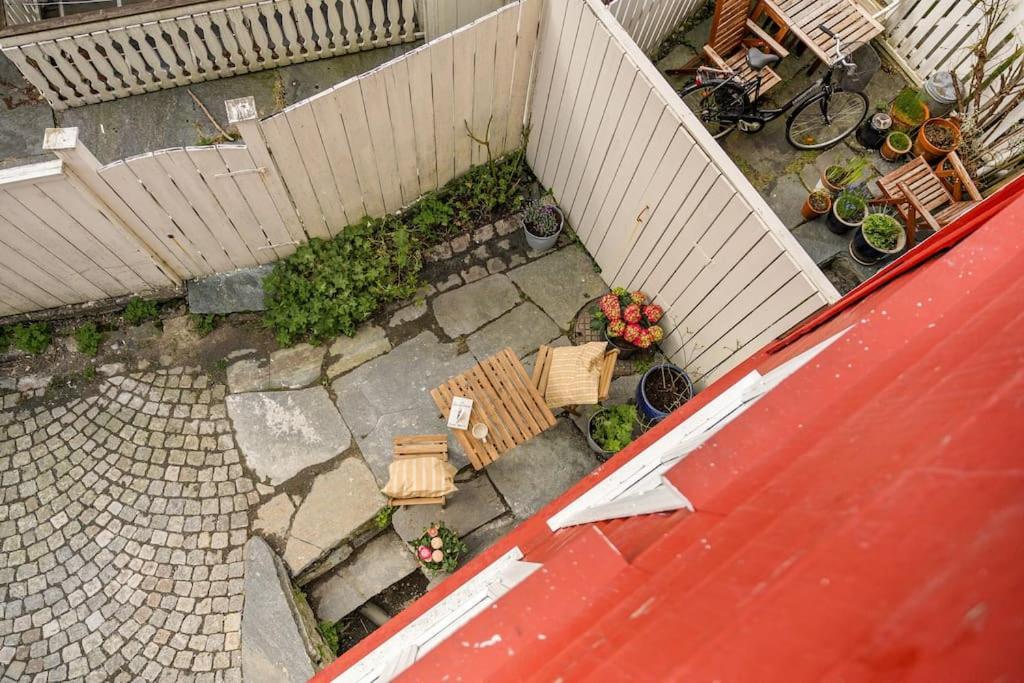 Villa Det Lille Rode Huset Ved Floibanen Bergen Exterior foto