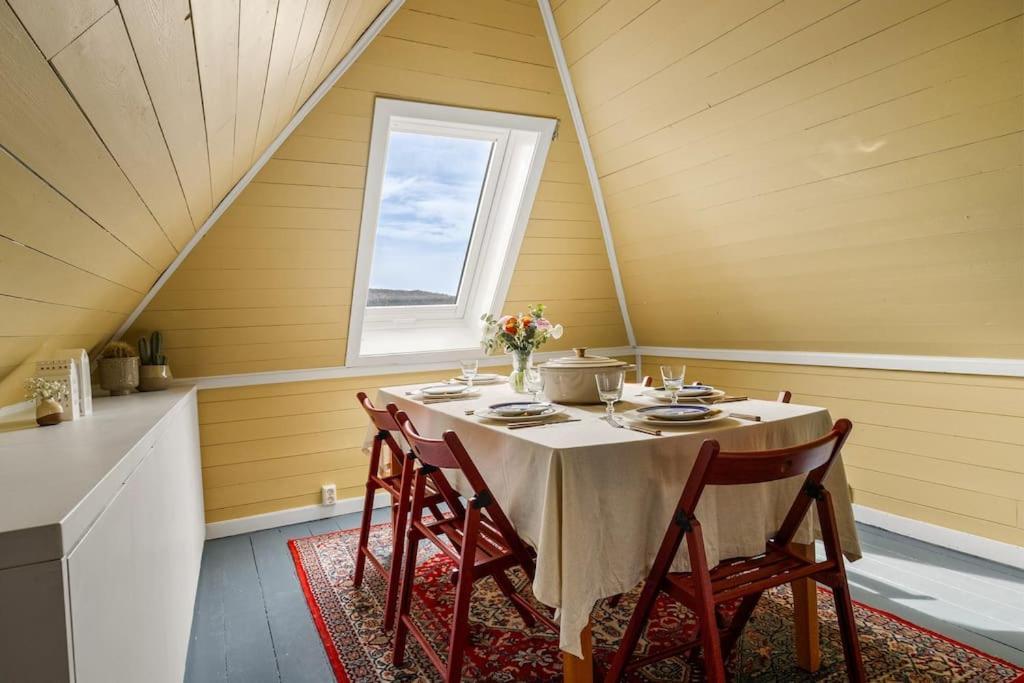 Villa Det Lille Rode Huset Ved Floibanen Bergen Exterior foto