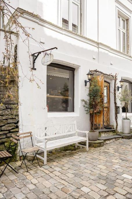 Villa Det Lille Rode Huset Ved Floibanen Bergen Exterior foto